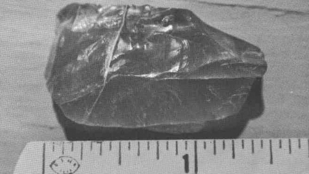 This photo shows a large sunstone fragment said to be from among the early discoveries in Oregon’s Warner Valley. This photo shows a large sunstone fragment said to be from among the early discoveries in Oregon’s Warner Valley.