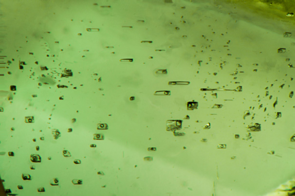 Blocky fluid inclusions indicate a schist-hosted deposit Blocky fluid inclusions indicate a schist-hosted deposit