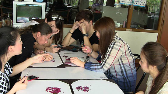GIA students get to exam ruby roughs – something that can help them in their careers. It’s just one example how a GIA education is a hands-on experience. GIA students get to exam ruby roughs – something that can help them in their careers. It’s just one example how a GIA education is a hands-on experience.